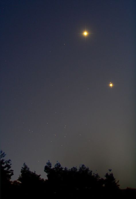 Venus and Jupiter Sparkle Together in August Sky  Jupiter, Venus Arizona Jupiter From Earth, Venus From Earth, Venus And Jupiter, Mars And Earth, Mars Planet, Venus And Mars, Star Formation, Astronomy Art, Star Cluster