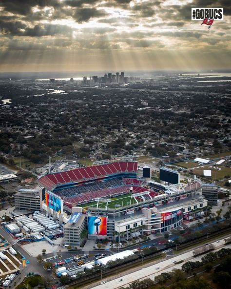 Nfl Football Stadium, Raymond James Stadium, Buccaneers Football, Nfl Stadiums, Scenic Pictures, Stadium Design, Field Of Dreams, Football Stadiums, Tampa Florida