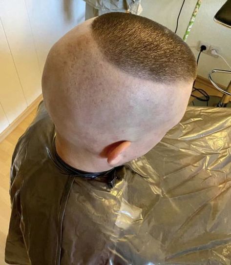 Follow @crwct and get more of the good stuff by joining Tumblr today. Dive in! Army Haircut, Military Hair, High And Tight Haircut, Fade Haircut Styles, Military Cut, High Skin Fade, Flat Top Haircut, Military Haircut, Buzzed Hair