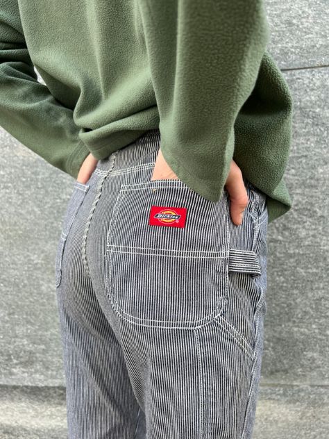 Dickies Aesthetic Outfit, Dickies Carpenter Pants Outfits Women, Woman’s Dickies Outfits, Dickies Carpenter Pants Outfit, Dickie’s Cargo Pants, Dickies Pants Outfits Women, Dickies Hickory Stripe Pants, Dickies Carpenter Duck Pants, Carpenter Pants Outfit