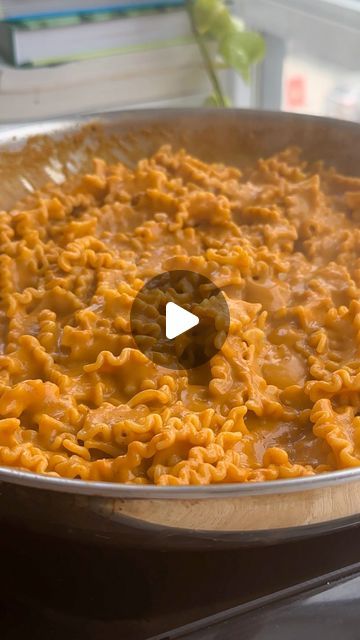 Raquel Ravivo on Instagram: "Creamy Roasted Red Pepper Pasta 🌶️🍝 As soon as I saw the jar of roasted red peppers at the store I knew I was going to make this. I love blending silken tofu into sauces for protein, plus it makes the sauce super creamy without having to add any real cream or cashews. 

Also how cute is this pasta shape? Reminds me of mini lasagna noodles. The ingredients for this one are super simple, and I honestly can’t be bothered to roast my own red pepper so store bought works just fine. Recipe will drop on Substack tomorrow 🫶

#roastedredpeppers #redpepperpasta #pastarecipes #veganpasta #proteinpasta" Red Sauce Pasta Recipes, Bean Pasta Recipes, Mini Lasagna, Oven Food, Recipes Protein, Protein Vegetarian, Beans Recipes, Roasted Red Pepper Pasta, Red Pepper Pasta