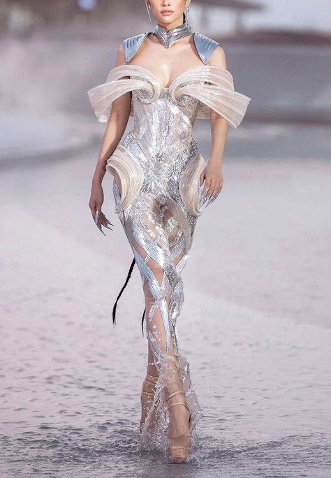 Prefall 2023, Robot Fashion, Alien Fashion, Futuristic Dress, Evermore Fashion, Alien Clothes, Pre Fall 2023, Conceptual Fashion, Futuristic Fashion