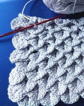 ​Crochet "Fish Scale" Stitch Pattern Crochet Mens Scarf, Crochet Men, Crochet Fish, Planning Board, Fish Scale Pattern, Crochet Dragon, Fish Scale, Dragon Scale, Single Crochet Stitch