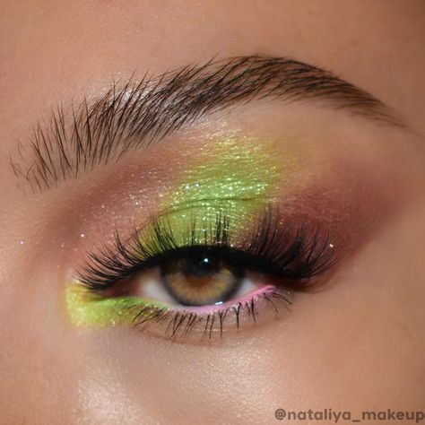 Fairy Costume Makeup, Tinkerbell Makeup, Disney Eye Makeup, Glitter Hair Spray, Believe In Fairies, Disney Tinkerbell, Eyeshadow Set, Super Shock, Shadow 2