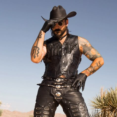 Cowboy Character Design, Goth Cowboy, Leather Fashion Men, Cowboy Aesthetic, Joshua Tree California, Mens Leather Clothing, Cowboy Outfits, Human Poses Reference, Cowboy Style