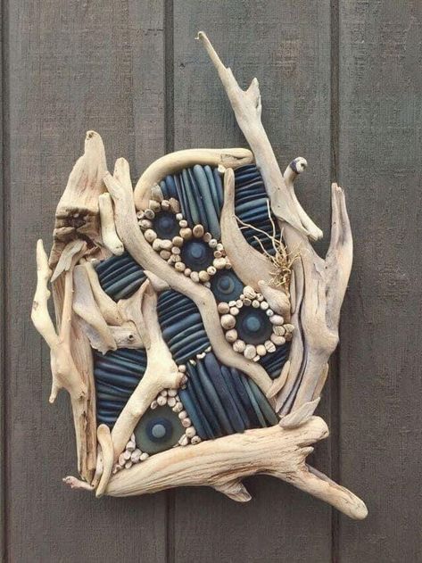 Driftwood Art Sculpture, Wood Log Crafts, Driftwood Diy, Glass Fence, Twig Art, Driftwood Art Diy, Boho Crafts Diy, Driftwood Projects, Driftwood Wall Art