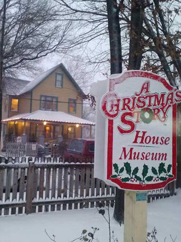 Christmas Story House, Best Christmas Movies, Classic Christmas Movies, Christmas Films, National Lampoons Christmas, Lampoons Christmas, City Photos, National Lampoons Christmas Vacation, Lampoon's Christmas Vacation