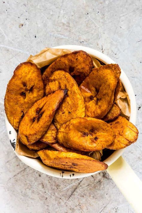 @HoodMouse🎭 Banana Plantain Recipe, Jamaican Aesthetic, Fried Plantain Recipe, Plantains Recipe, Cuban Food Recipes, Sweet Fried Plantains, Nigerian Meals, Naija Food, How To Cook Plantains