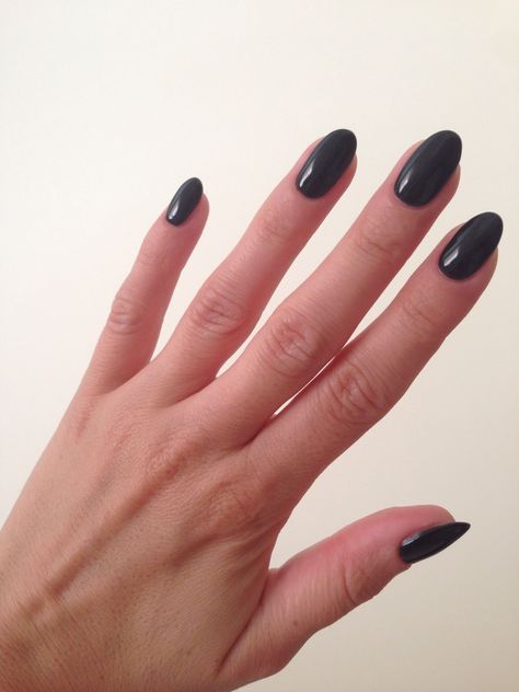 Short Almond Shaped Nails, Rounded Acrylic Nails, Oval Nails Designs, Black Almond Nails, Short Almond Nails, Black Acrylic Nails, Short Almond, Almond Shape Nails, Almond Nails Designs