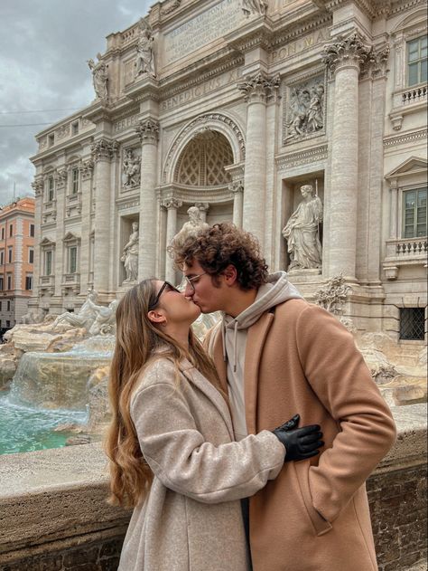 Europe Travel Couple, Rome Couple Photos, Couples In Rome, Rome Photo Ideas Couple, Rome Instagram Pictures Winter, Italy Couple Pictures, Rome Photo Ideas Winter, Rome Couple Pictures, Rome Inspo Pics