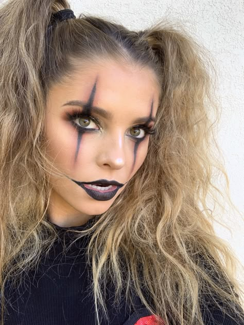 Easy Eye Halloween Makeup, Halloerrn Makeup, Half Face Halloween Makeup Easy, Simple Halloween Makeup Clown, Horror Hairstyles, Halloween Cheerleader Makeup, Cool Halloween Makeup Creative, Easy Halloween Make Up Look, Halloween Makeup Leicht