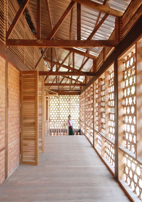 High School Thazin / Ackermann+Raff Bamboo Roof, Timber Architecture, Bamboo Architecture, Tropical Architecture, Wood Architecture, Timber Structure, Vernacular Architecture, Bamboo Design, Education Architecture