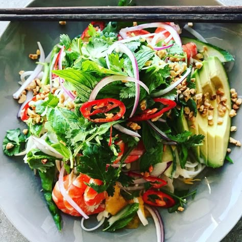 Prawn Mango Salad, Coconut Dressing, Food For Friends, Mango Leaves, Make A Face Mask, Prawn Salad, Mango Avocado, Melting Moments, Radish Salad