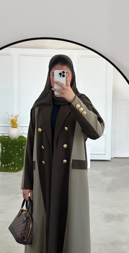 Abaya Blazer, Emirati Fashion, Blazer Abaya, Abaya Coat, Work Abaya, Simple Abaya Designs, Modest Hijabi Outfits, Syari Dress, Black Abaya Designs