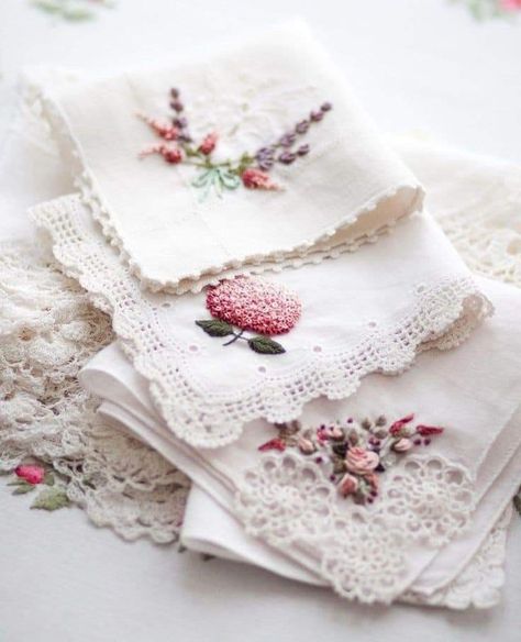 .embroidered hankies🌹. Pola Sulam, Hand Embroidery Flowers, Embroidery Patterns Vintage, Brazilian Embroidery, 자수 디자인, Sewing Embroidery Designs, Hand Embroidery Art, Flower Embroidery Designs, Embroidery Ideas