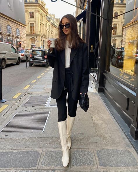 Long Boots Outfit, Vinter Mode Outfits, White Knee High Boots, White Boots Outfit, Winter Boots Outfits, Look Legging, White Boots, Chic Outfit, Mode Inspo