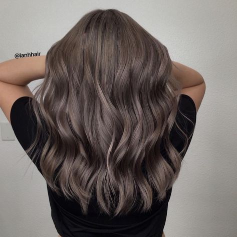 Ashy Brown Highlights, Ash Brown Hair Balayage, Ashy Brown Hair, Mushroom Brown Hair, Ashy Balayage, Ashy Brown, Balyage Hair, Guytang Mydentity, Cold Hair