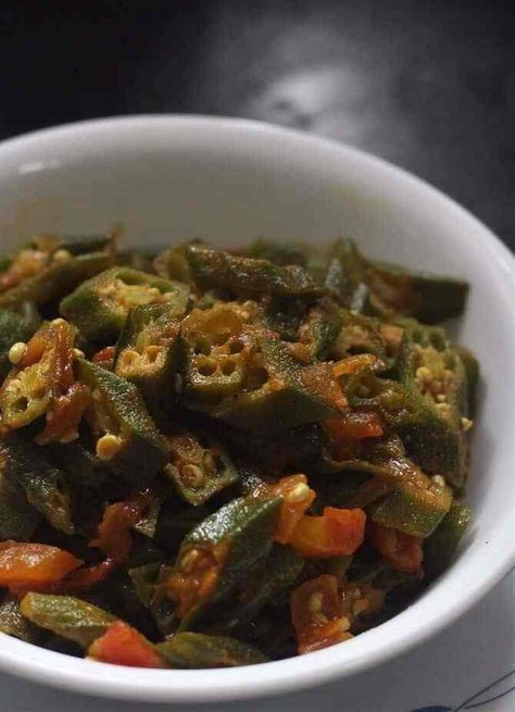 Bhindi Masala Recipe, Bhindi Masala, Desi Khana, Chicken Tikka Masala Recipes, North Indian Recipes, Okra Recipes, Curry Recipes Indian, Desi Food, Chicken Tikka Masala