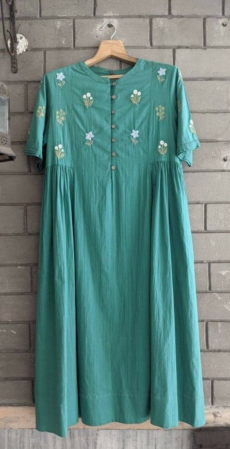 New Designer Dresses Style, Panjabi Design, Frocks For Women, New Kurti Designs, Casual Frocks, Simple Kurta Designs, Kurti Designs Latest, Casual Indian Fashion, Kurta Neck Design