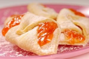 Jam-filled kolache cookies can be made with any variety of jam, from raspberry… Apricot Kolache Recipe, Apricot Kolaches, Hungarian Christmas, Apricot Filling, Kolache Recipe, Grandmothers Kitchen, Czech Recipes, Filled Cookies, Breakfast Pastries