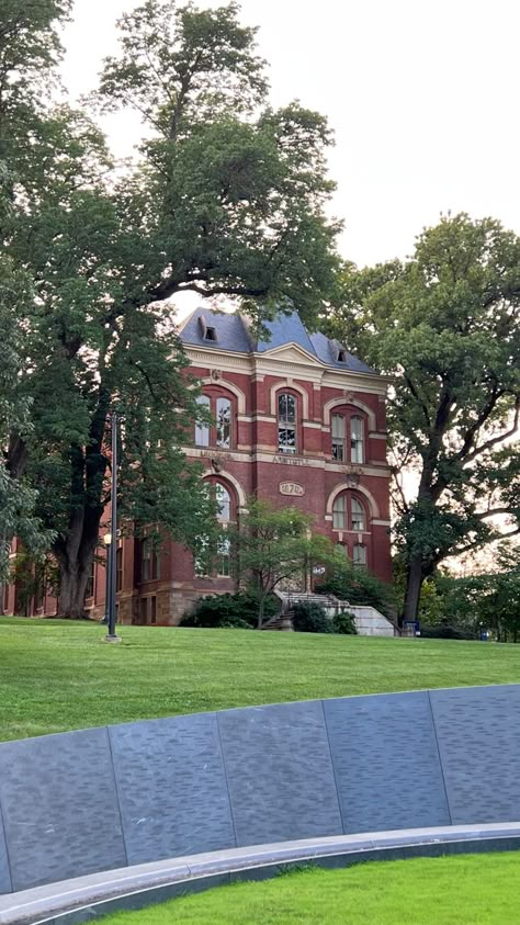 Uva Aesthetic, University Of Virginia Campus, Uva Basketball, Usa Aesthetic, Campus University, Phd Life, City Nature, College Looks, Virginia University