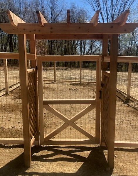 Wood And Wire Gate, Hogwire Fence, Fence With Wire, Wire And Wood Fence, Garden Enclosure Ideas, Garden And Chickens, Garden Enclosure, Farm Fences, Farm Fencing