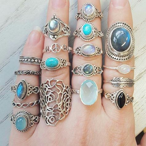 Crystal Jewelry Diy, Witch Clothing, Stone Ring Design, Boho Jewels, Chunky Silver Rings, Soldered Jewelry, Power Stone, Soldering Jewelry, Dope Jewelry