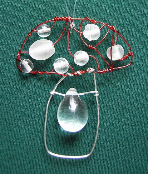 Mushroom Suncatcher Diy, Craft Sun, Mushroom Suncatcher, Wire Figures, Plastic Thread, Beaded Suncatcher, Boho Mobile, Wind Chimes Homemade, Suncatcher Diy