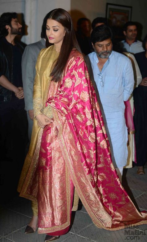 Aishwarya Rai Bachchan Is The Epitome Of Class In This Sabyasachi Outfit! - MissMalini Hum Dil De Chuke Sanam, Ivory Suit, Sabyasachi Bridal, Indian Kurti Designs, Indian Designer Suits, Salwar Designs, Bollywood Outfits, Aishwarya Rai Bachchan, Kurti Designs Party Wear