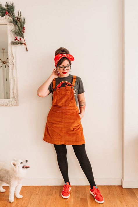 Style Overall Dress, Jumper Style Outfit, Fall Quirky Outfits, Styling A Jumper Dress, Midi Dress With Turtleneck Underneath, Casual Outfits Overalls, Dresses With Tights And Sneakers, Styling Overall Dress, How To Style Overall Dress