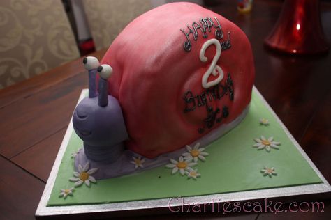 Snail Cake Snail Birthday Cake, Snail Party, Snail Cake, Insect Party, Cake Photos, Bird Cakes, Themed Birthday Cakes, Cool Birthday Cakes, Novelty Cakes