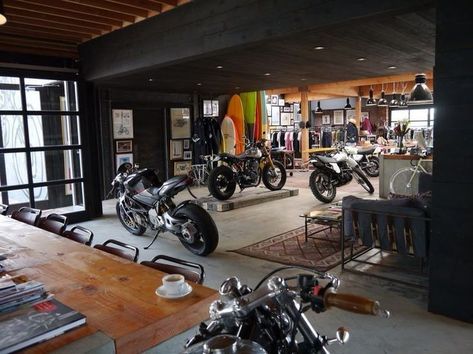 Loft Garage, Work Shop Building, Motorcycle Workshop, Garage Loft, Cool Garages, Garage Studio, Motorcycle Shop, Motorcycle Garage, Shop Buildings