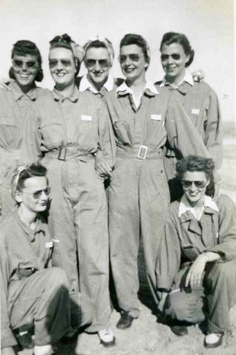 Ww2 Women, Wwii Women, 1940s Women, Tweed Run, Female Pilot, Aviators Women, Space Museum, Air And Space Museum, Unsung Hero