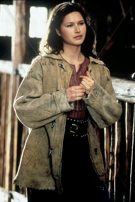 Legend of the Fall - Isabel 2 Karina Lombard, Legend Of The Fall, Native American Actress, Legends Of The Fall, Vintage Fashion 1950s, The L Word, Fashion 1950s, Classic Actresses, Special Clothes