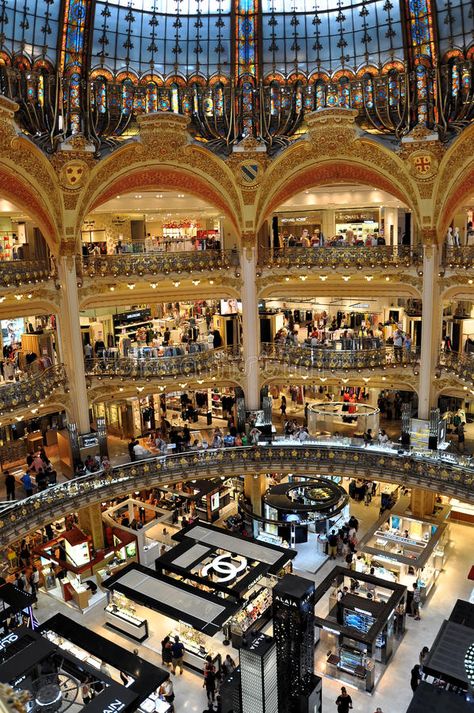 Paris Luxury Shopping Aesthetic, Lafayette Galeries Paris, Galleries Lafayette Paris Shopping, Gallerie Lafayette Paris, Paris Shopping Street, Paris Places To Visit, Paris Mall, Paris Shops, Galerie Lafayette Paris