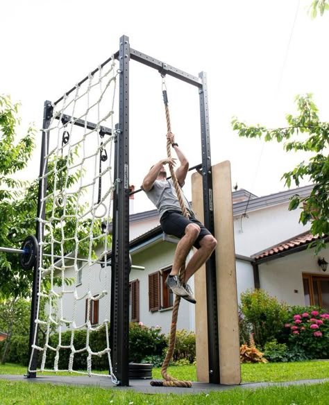 Yard Gym Ideas, Outdoor Gym Backyard, Backyard Fitness Ideas, Backyard Crossfit Gym Diy, Home Outdoor Gym Ideas, Diy Outdoor Gym Ideas, Crossfit Outdoor Gym, Outdoor Home Gym Ideas, Diy Outdoor Workout Area