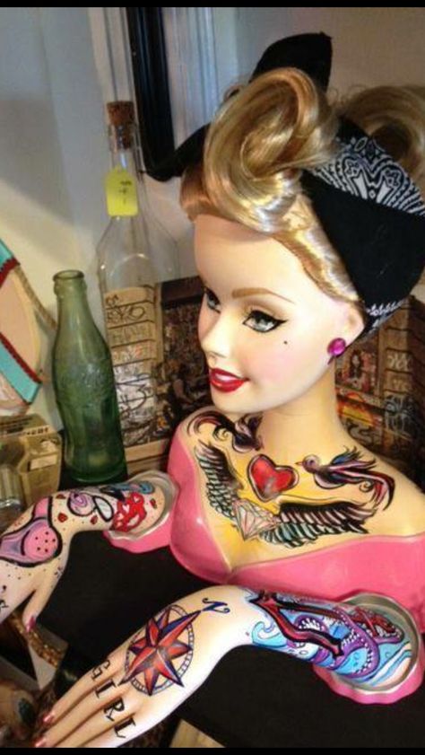 Barbie Styling Head Repaint, Pictures Of Barbie, Pinup Barbie, Weirdest Pictures, Barbie Styling Head, Barbie Tattoo, Barbie Head, Mannequin Art, Bad Barbie