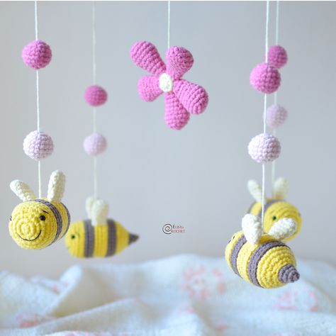 Bees Nursery Mobile Free Crochet Pattern Amigurumi Easy, Bee Nursery, Crochet Baby Mobiles, Crochet Mobile, Crochet Bee, Mobile Baby, Crochet Blog, Lion Brand Yarn, Yarn Tail