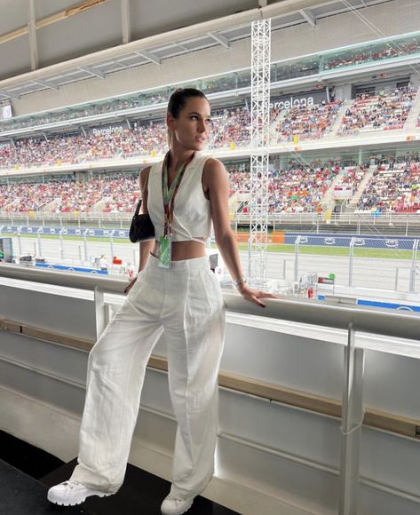 Gp Outfit, F1 Fashion Women, Indycar Outfit, F1 Women Outfit, F1 Paddock Outfit, F1 Outfit For Women Mclaren, Stadium Outfit, F1 Outfits Women, Racetrack Outfit