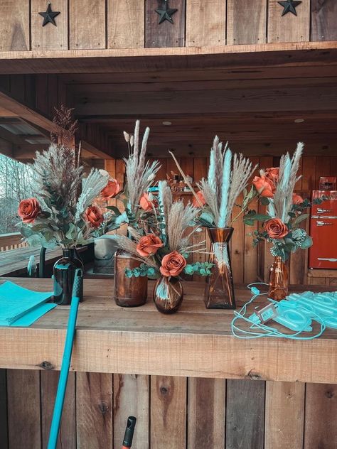 Wedding Western Centerpieces, Copper And Teal Wedding Centerpieces, Rancho Wedding Decorations, Western Floral Arrangements Home, Boho Western Quinceañera, Country Fall Wedding Colors, Western Theme Wedding Centerpieces, Boho Country Centerpieces, Western Fall Wedding Centerpieces