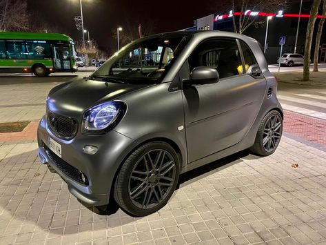 #coche #smart Smart Brabus, Car Inspiration, Smart Auto, Smart Car, Vision Board, Suv Car, Suv, Bike, Cars