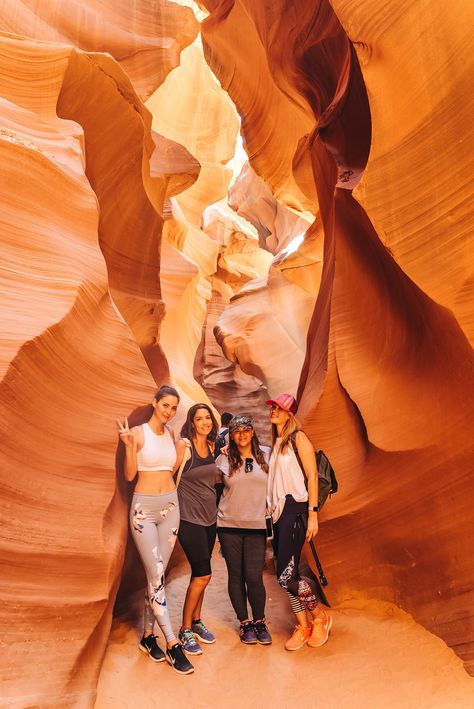 How To Visit Horseshoe Bend and Lower Antelope Canyon in Arizona Antelope Canyon Outfit, Hike Outfit, Usa Trips, Southwest Travel, Slot Canyons, Lower Antelope Canyon, Slot Machine Cake, Canon 5d Mark Iii, Senior Trip