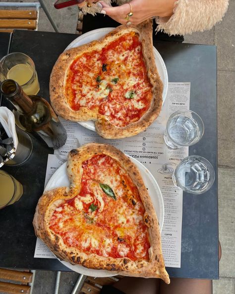 Pizza date, heart shaped pizza, summer, dinner date, dinner aesthetic, food, food aesthetic, italian, italy, pizza heart, date, summer instagram post aesthetic Date Dinner Aesthetic, Summer Instagram Post, Instagram Post Aesthetic, Pizza Date, Shaped Pizza, Heart Pizza, Heart Shaped Pizza, Dinner Aesthetic, Italian Aesthetic