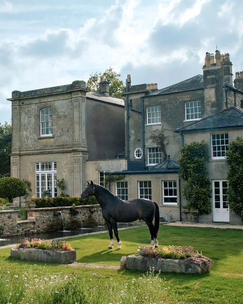 A sprawling English country house revived with a creative American spirit | House & Garden English Country House Exterior, Country House Exterior, Arts And Crafts Interiors, Spirit House, English Estate, Random Decor, Uk House, English Houses, West England