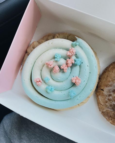 #crumblcookies #cottoncandyhair #pinkaesthetic #blueaesthetic #dessertideas Cotton Candy Crumbl Cookie, Cotton Candy Aesthetic, Candy Aesthetic, Crumble Cookie, Crumble Cookies, Cotton Candy Hair, Crumbl Cookies, Candy Drinks, Dessert Drinks