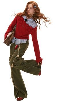 Green Inspo Outfits, 1999 Womens Fashion, Of The Shoulder Sweater Outfit, Dress On Pants, Of Shoulders Outfit, Red Clothes Outfits, 90'fashion Outfits, J Fashion Winter, Winter Dress Up Outfits