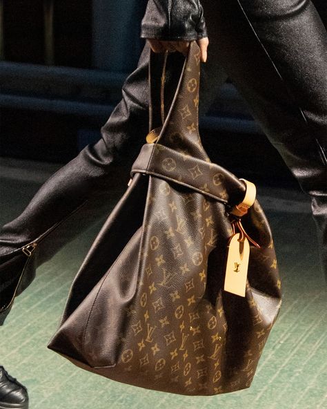 Women's Pre-Fall 2023 Show | LOUIS VUITTON ® Louis Vuitton Handbags Speedy, Pre Fall 2023, Hot Bags, Seoul South Korea, Louis Vuitton Official, Vintage Louis Vuitton, Bags Designer Fashion, Lv Bag, Pre Fall