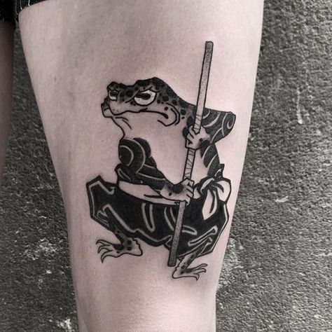 🐸 Bōjutsu Frog 🐸 Thanks Rob for getting this. Done @meatshoptattoo #barcelona  For tattoos and info email me 📧 tattooerbenny@gmail.com… Lizard Tattoo, Vikings Tattoo, Frog Tattoo, Japan Tattoo Design, Frog Tattoos, Irezumi Tattoos, Japanese Sleeve Tattoos, Traditional Tattoo Design, Star Wars Tattoo