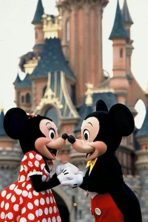 Disneyland Images, Aesthetic Heaven, Disneyland Photography, Disney Parque, Disney World Pictures, Disney Paris, Disneyland Pictures, Images Disney, Karakter Disney