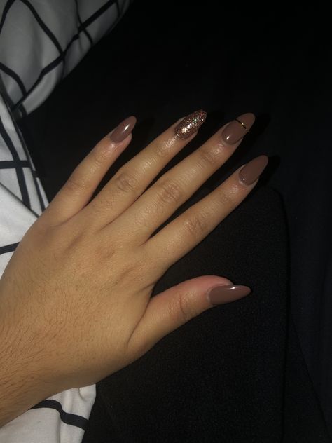 Glitter Brown Nails, Brown And Glitter Nails, Brown Sparkle Nails Acrylic, Brown Nails Glitter, Light Brown Glitter Nails, Dark Brown Sparkle Nails, Brown Glitter Dip Nails, Sparkly Dark Brown Nails, Brown Glitter Nails